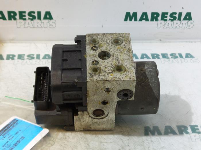 Usagé Bloc ABS Alfa Romeo 156 (932) 2.0 Twin Spark 16V Prix € 45,00 Règlement à la marge proposé par Maresia Parts