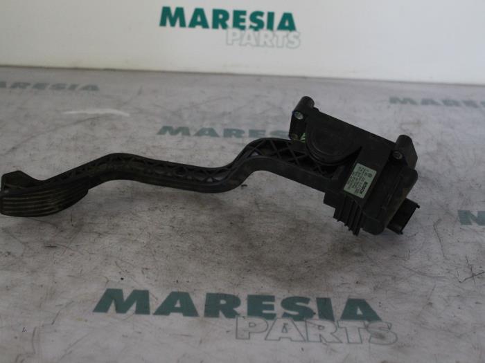 Begagnade Gaspedalsensor Fiat Doblo (223A/119) 1.9 JTD Pris € 50,00 Marginaltabell erbjuds av Maresia Parts
