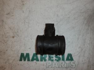 Gebrauchte Luftmengenmesser Fiat Doblo (223A/119) 1.9 JTD Preis € 35,00 Margenregelung angeboten von Maresia Parts