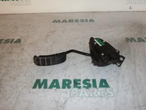 Usados Sensor de posición de acelerador Renault Master III (JD/ND/PD) 2.2 dCi 16V Precio € 35,00 Norma de margen ofrecido por Maresia Parts