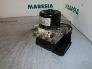 Usados Bomba ABS Renault Master III (JD/ND/PD) 2.2 dCi 16V Precio € 157,50 Norma de margen ofrecido por Maresia Parts