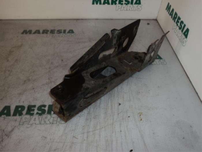 Usagé Faux châssis Renault Master II (JD) 2.2 dCi 16V Prix € 30,00 Règlement à la marge proposé par Maresia Parts