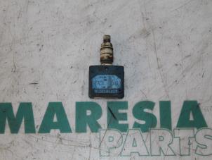 Usados Sensor de presión de neumáticos Renault Laguna II (BG) 1.6 16V Precio € 15,00 Norma de margen ofrecido por Maresia Parts