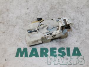 Used Door lock mechanism 4-door, front left Peugeot 307 SW (3H) 1.6 16V Price € 25,00 Margin scheme offered by Maresia Parts