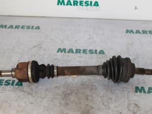 Used Front drive shaft, left Peugeot 206 SW (2E/K) 1.6 HDi 16V FAP Price € 40,00 Margin scheme offered by Maresia Parts