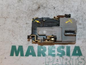 Usagé Serrure portière mécanique 4portes avant droite Peugeot 206 SW (2E/K) 1.4 Prix € 25,00 Règlement à la marge proposé par Maresia Parts