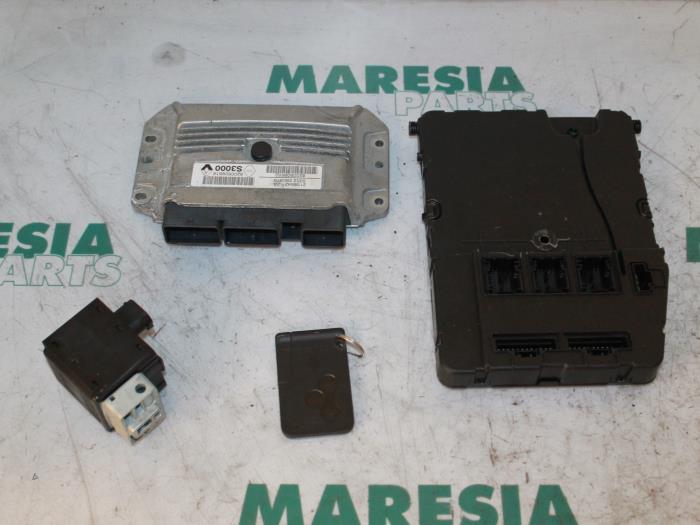 Used Engine management computer Renault Scénic II (JM) 1.6 16V Price € 324,99 Margin scheme offered by Maresia Parts