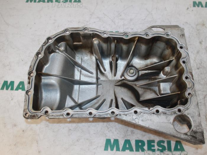 Gebrauchte Ölwanne Renault Grand Scénic II (JM) 2.0 16V Preis € 30,00 Margenregelung angeboten von Maresia Parts