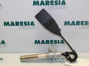 Used Seatbelt tensioner, right Renault Clio II (BB/CB) 1.6 Autom. Price € 25,00 Margin scheme offered by Maresia Parts