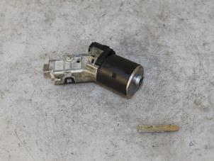Used Ignition lock + key Peugeot 208 I (CA/CC/CK/CL) 1.2 Vti 12V PureTech 82 Price € 29,99 Margin scheme offered by Maresia Parts