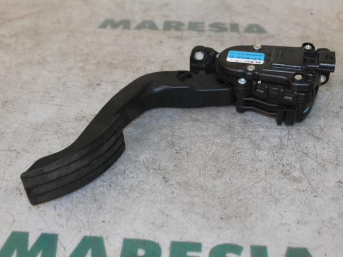 Begagnade Gaspedalsensor Renault Twingo II (CN) 1.2 16V Pris € 40,00 Marginaltabell erbjuds av Maresia Parts