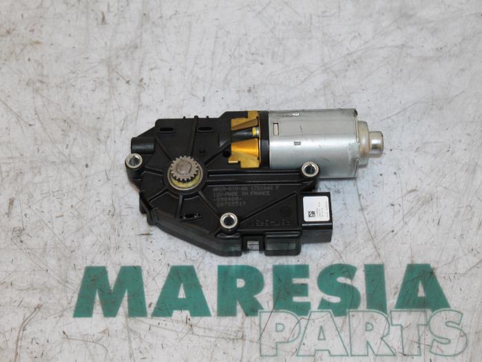 Używane Silnik szyberdachu Fiat Grande Punto (199) 1.2 Cena € 105,00 Procedura marży oferowane przez Maresia Parts