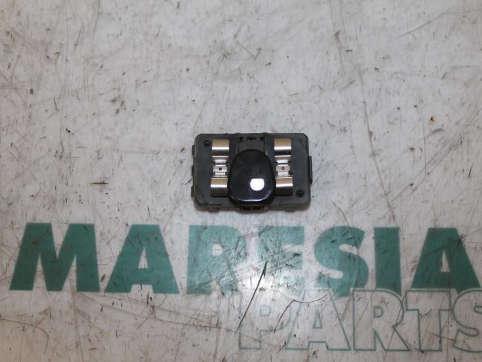 Begagnade Regnsensor Alfa Romeo 156 Sportwagon (932) 2.4 JTD Pris € 25,00 Marginaltabell erbjuds av Maresia Parts
