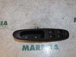 Usados Interruptor combinado de ventanillas Alfa Romeo 156 Sportwagon (932) 2.4 JTD Precio € 25,00 Norma de margen ofrecido por Maresia Parts