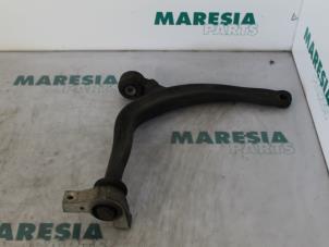 Used Front lower wishbone, right Citroen C5 I Berline (DC) 1.8 16V Price € 20,00 Margin scheme offered by Maresia Parts