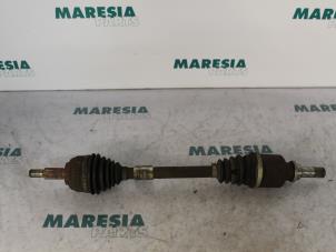 Usagé Arbre de transmission avant gauche Renault Scénic II (JM) 1.5 dCi 85 Prix € 35,00 Règlement à la marge proposé par Maresia Parts