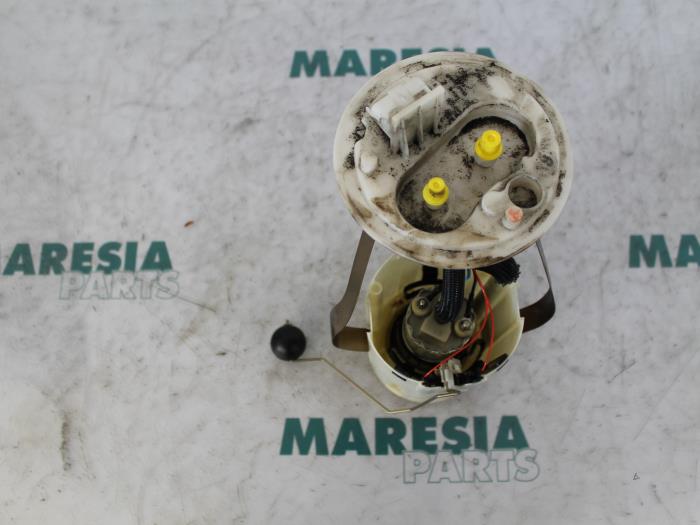 Usagé Pompe à carburant Alfa Romeo 166 2.4 JTD Prix € 50,00 Règlement à la marge proposé par Maresia Parts
