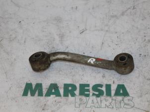 Używane Wahacz dolny prawy tyl Alfa Romeo 166 2.4 JTD Cena € 25,00 Procedura marży oferowane przez Maresia Parts