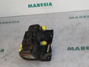 Usados Calefactor Renault Espace (JE) 2.2 dCi 130 16V Precio € 75,00 Norma de margen ofrecido por Maresia Parts