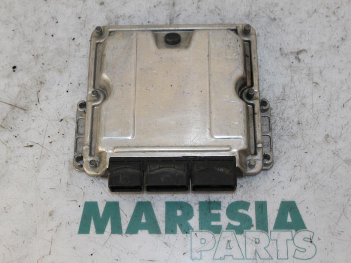 Used Engine management computer Renault Espace (JE) 2.2 dCi 130 16V Price € 50,00 Margin scheme offered by Maresia Parts