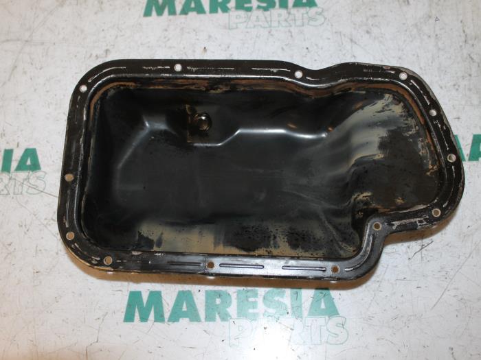 Gebrauchte Ölwanne Peugeot 206 (2A/C/H/J/S) 1.4 XR,XS,XT,Gentry Preis € 25,00 Margenregelung angeboten von Maresia Parts