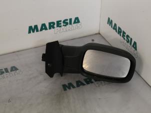 Usagé Rétroviseur droit Renault Scénic II (JM) 1.6 16V Prix € 40,00 Règlement à la marge proposé par Maresia Parts