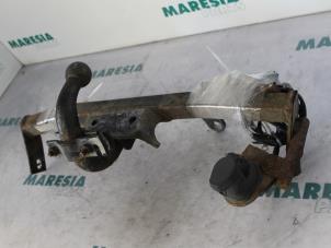Used Towbar Renault Espace (JE) 2.2 dCi 130 16V Price € 50,00 Margin scheme offered by Maresia Parts