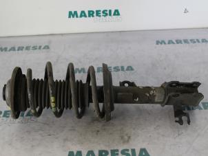 Gebrauchte Stoßdämpferstrebe links vorne Fiat Croma (194) 1.9 JTD Multijet 16V Preis € 90,00 Margenregelung angeboten von Maresia Parts
