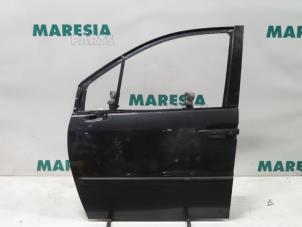 Używane Drzwi lewe przednie wersja 4-drzwiowa Fiat Ulysse (179) 2.0 JTD 16V Cena € 105,00 Procedura marży oferowane przez Maresia Parts