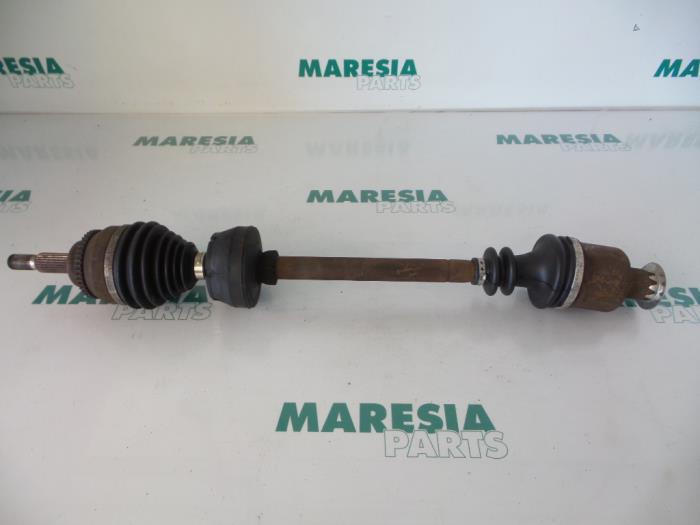 Begagnade Drivaxel, höger fram Renault Megane Scénic (JA) 1.6 16V RT,RXE,RXT Pris € 35,00 Marginaltabell erbjuds av Maresia Parts