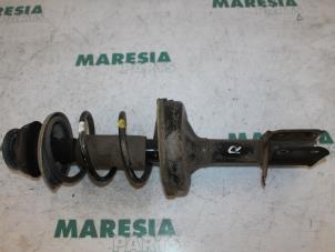 Used Front shock absorber rod, right Renault Twingo II (CN) 1.2 16V Price € 34,00 Margin scheme offered by Maresia Parts