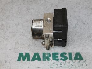 Usados Bomba ABS Renault Twingo II (CN) 1.2 16V Precio € 75,00 Norma de margen ofrecido por Maresia Parts