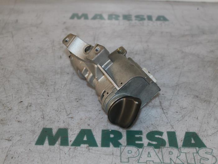 Używane Stacyjka + Kluczyk Lancia Thesis (841) 2.0 Turbo 20V Cena € 157,50 Procedura marży oferowane przez Maresia Parts