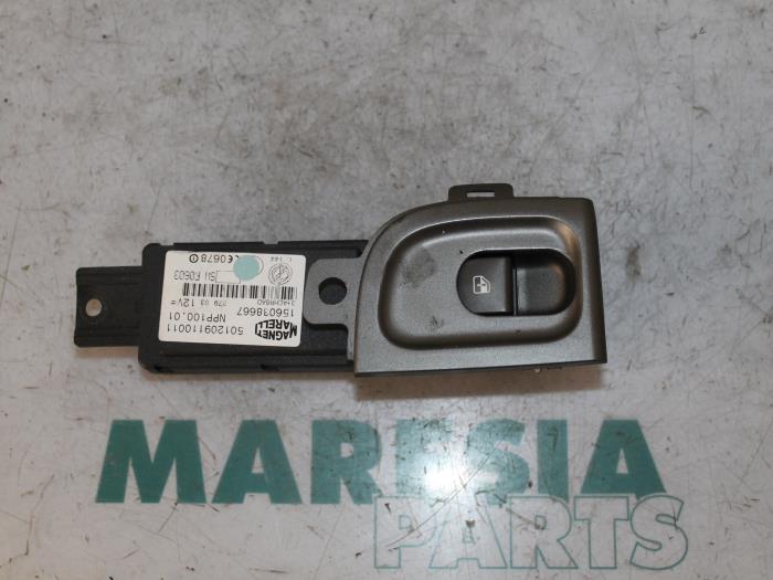 Usados Interruptor combinado de ventanillas Lancia Thesis (841) 2.0 Turbo 20V Precio € 157,50 Norma de margen ofrecido por Maresia Parts