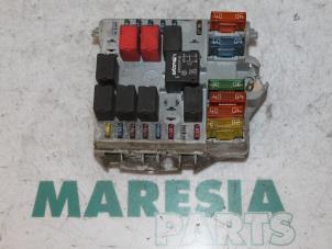 Usagé Porte fusible Lancia Thesis (841) 2.0 Turbo 20V Prix € 50,00 Règlement à la marge proposé par Maresia Parts