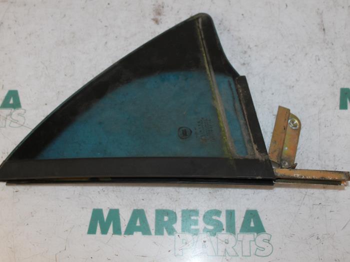 Usados Ventanilla triangular izquierda detrás Lancia Thesis (841) 2.0 Turbo 20V Precio € 50,00 Norma de margen ofrecido por Maresia Parts