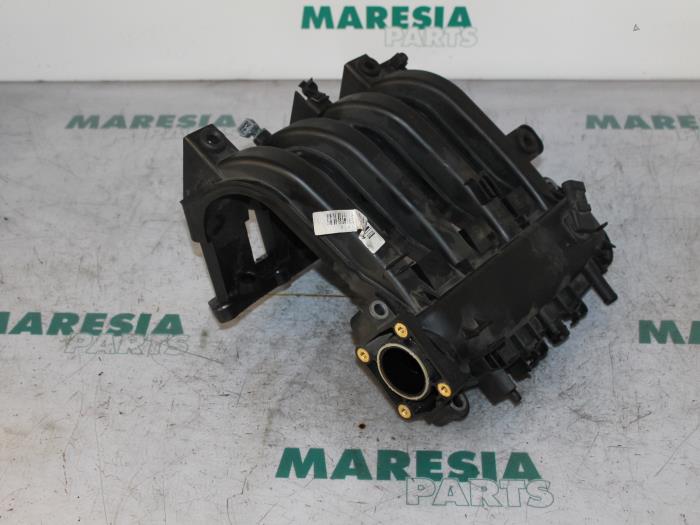 Używane Kolektor dolotowy Renault Modus/Grand Modus (JP) 1.2 16V Cena € 50,00 Procedura marży oferowane przez Maresia Parts