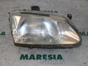 Used Headlight, right Renault Megane Scénic (JA) 1.6 16V RT,RXE,RXT Price € 25,00 Margin scheme offered by Maresia Parts