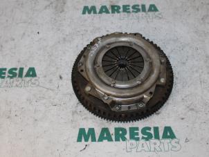 Usagé Volant moteur Peugeot 207/207+ (WA/WC/WM) 1.4 Prix € 105,00 Règlement à la marge proposé par Maresia Parts