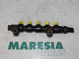 Used Fuel injector nozzle Peugeot 206 SW (2E/K) 1.6 HDi 16V FAP Price € 30,00 Margin scheme offered by Maresia Parts