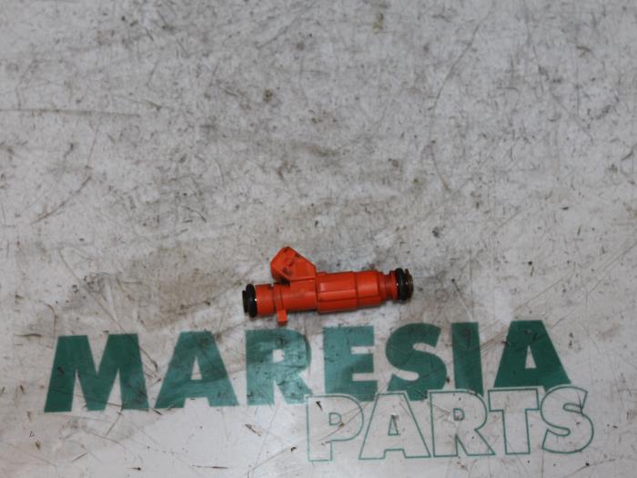 Usagé Injecteur (injection essence) Alfa Romeo 147 (937) 1.6 HP Twin Spark 16V Prix € 25,00 Règlement à la marge proposé par Maresia Parts