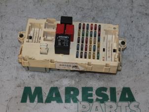 Usagé Porte fusible Lancia Thesis (841) 2.0 Turbo 20V Prix € 60,00 Règlement à la marge proposé par Maresia Parts