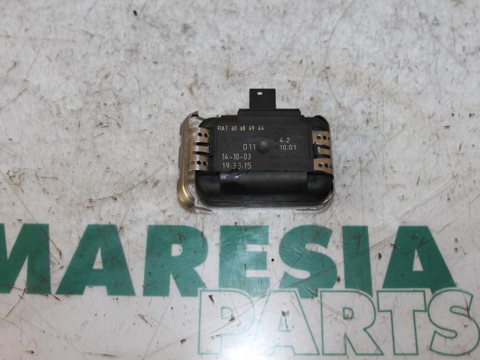 Begagnade Regnsensor Lancia Thesis (841) 2.0 Turbo 20V Pris € 40,00 Marginaltabell erbjuds av Maresia Parts