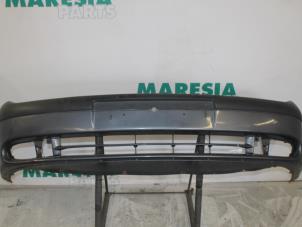 Used Front bumper Renault Espace (JE) 2.2 dCi 130 16V Price € 75,00 Margin scheme offered by Maresia Parts