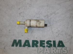Używane Pompa spryskiwacza przód Lancia Thesis (841) 2.0 Turbo 20V Cena € 25,00 Procedura marży oferowane przez Maresia Parts