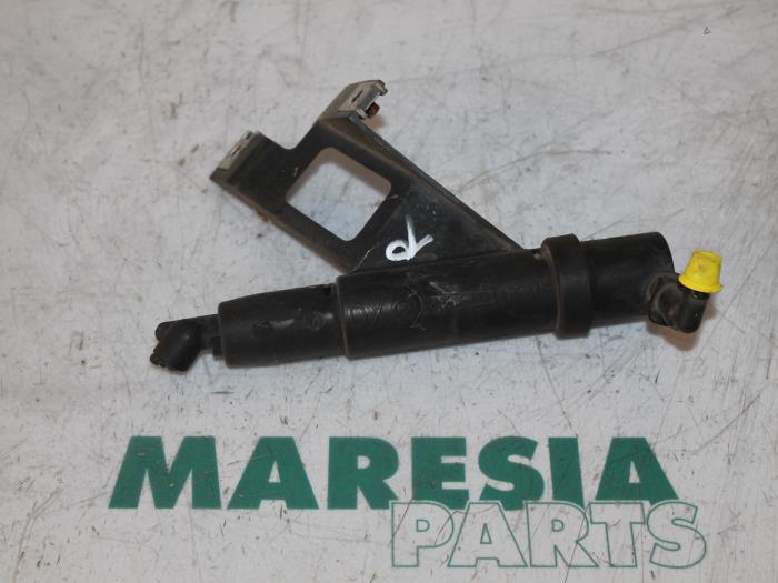 Używane Spryskiwacz reflektorów Lancia Thesis (841) 2.0 Turbo 20V Cena € 35,00 Procedura marży oferowane przez Maresia Parts