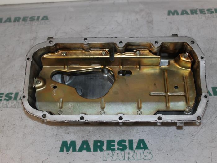Usagé Couvercle carter Fiat Doblo (223A/119) 1.9 JTD Prix € 50,00 Règlement à la marge proposé par Maresia Parts