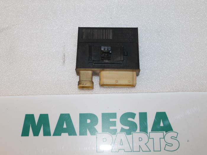 Glow plug relay Citroen C5 III Berline 1.6 HDiF 16V - 598140