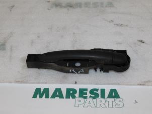 Used Rear door handle 4-door, right Renault Modus/Grand Modus (JP) 1.2 16V Price € 30,00 Margin scheme offered by Maresia Parts