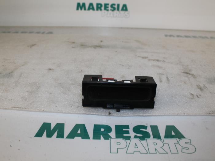 Begagnade Innerdisplay Renault Megane II (BM/CM) 1.5 dCi 80 Pris € 20,00 Marginaltabell erbjuds av Maresia Parts